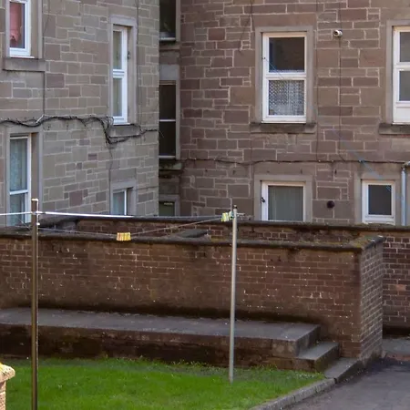 Tranquil Place In Dundee Near Docks Exterior photo