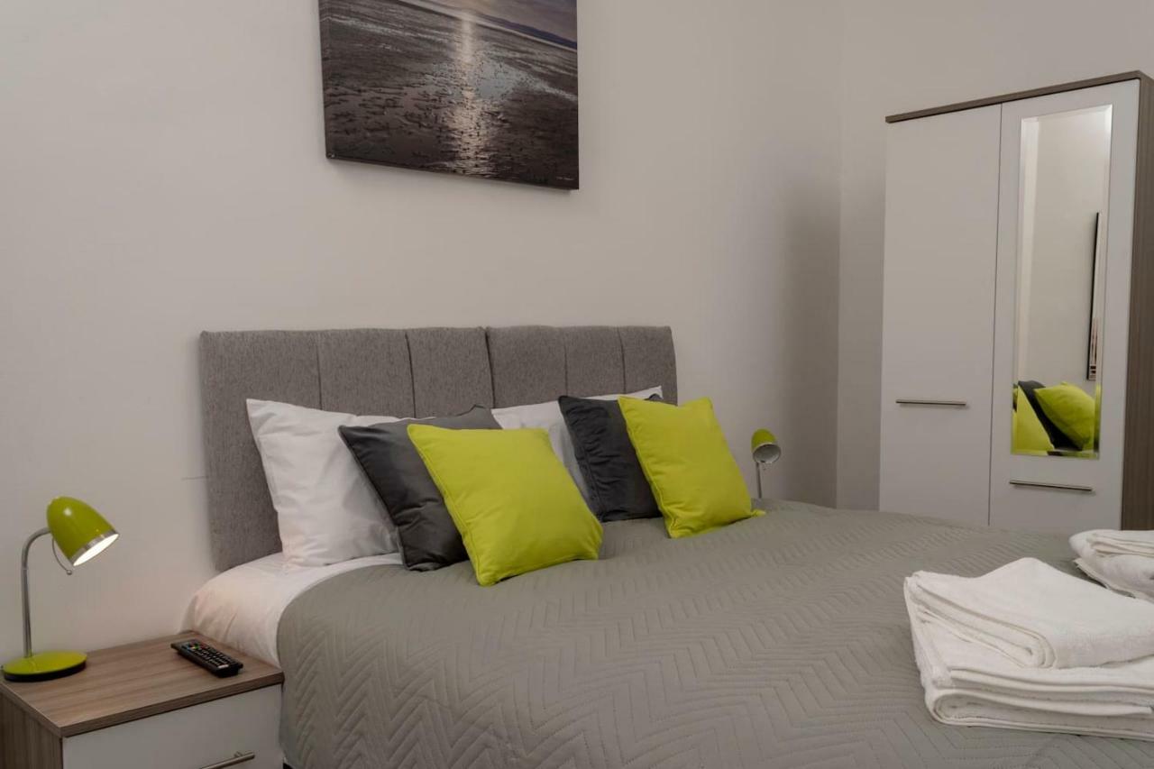 Tranquil Place In Near Docks Apartment *